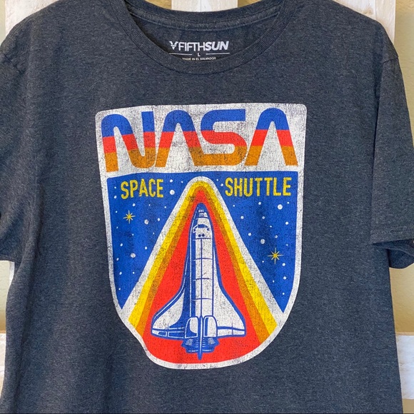 Fifth Sun NASA Space Shuttle Graphic T-Shi… - Picture 2 of 5